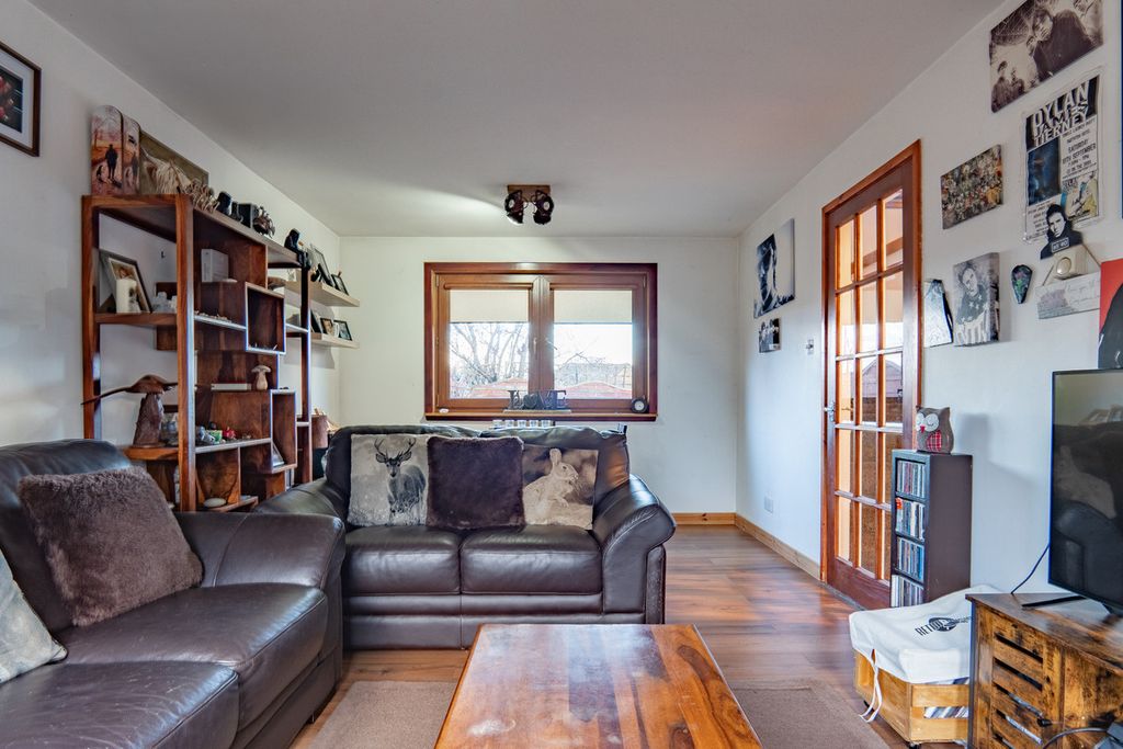 Property photo 2 of 27