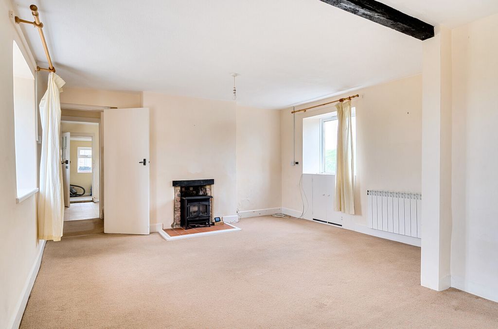 Property photo 3 of 24 1361972-11-68ee8E...