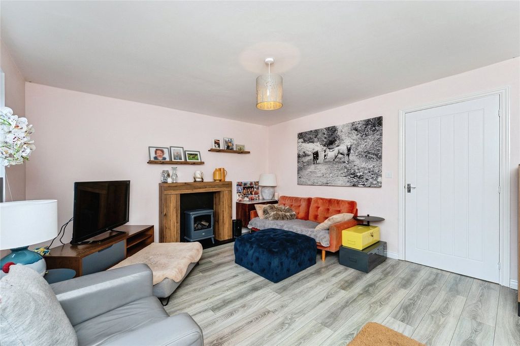 Property photo 2 of 28 Lounge