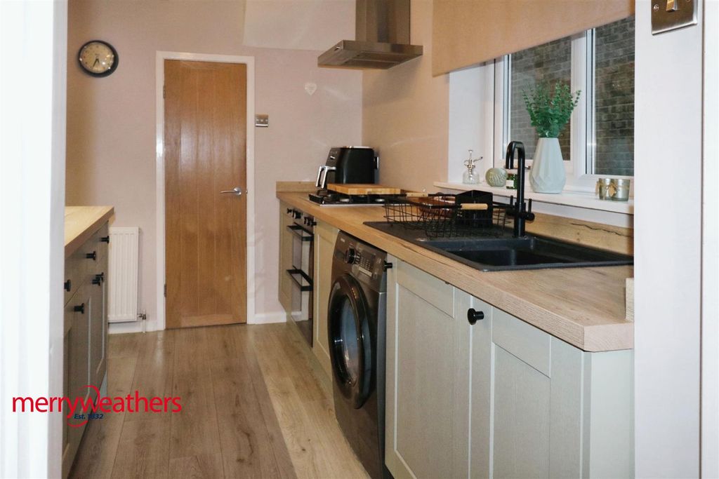 Property photo 2 of 17 Kitchen