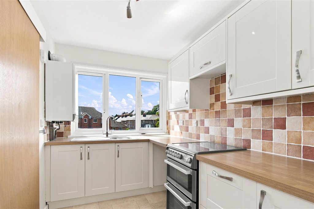 Property photo 2 of 19 34 Greyfriars Court19.Jpg