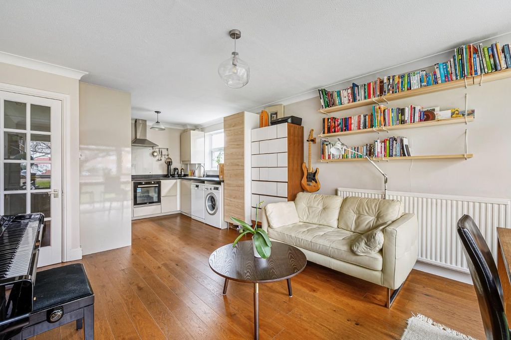 Property photo 3 of 8