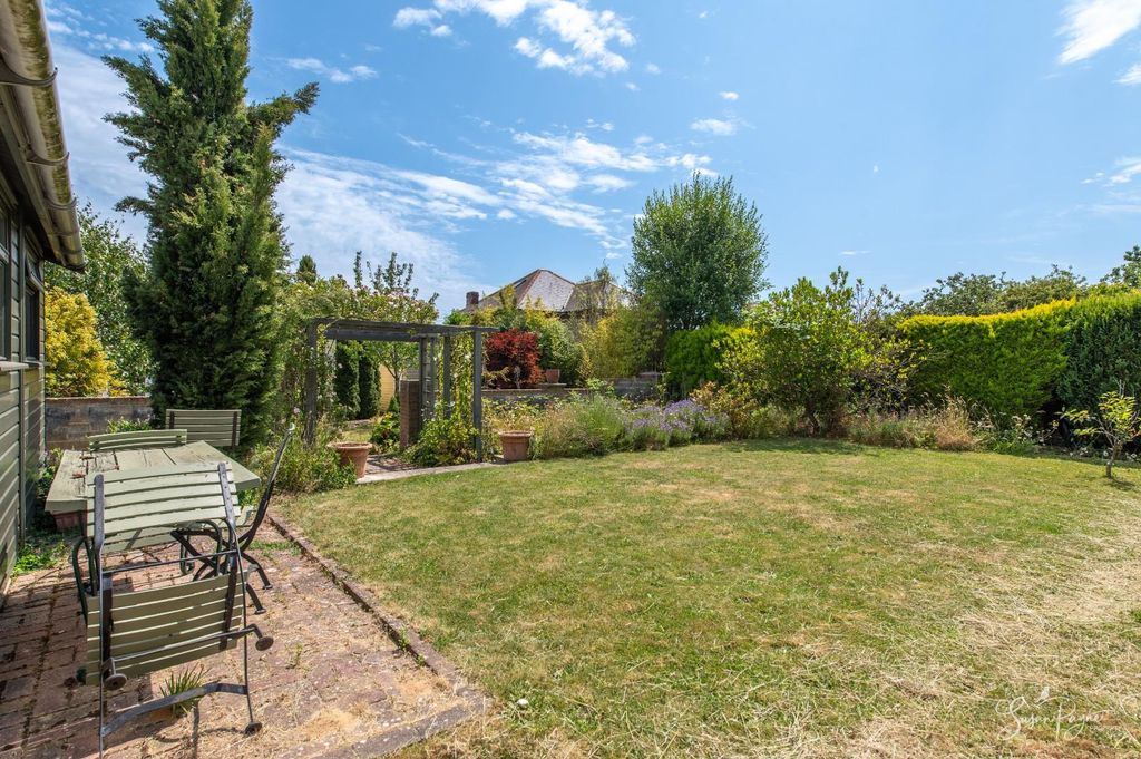 Property photo 2 of 36 Garden