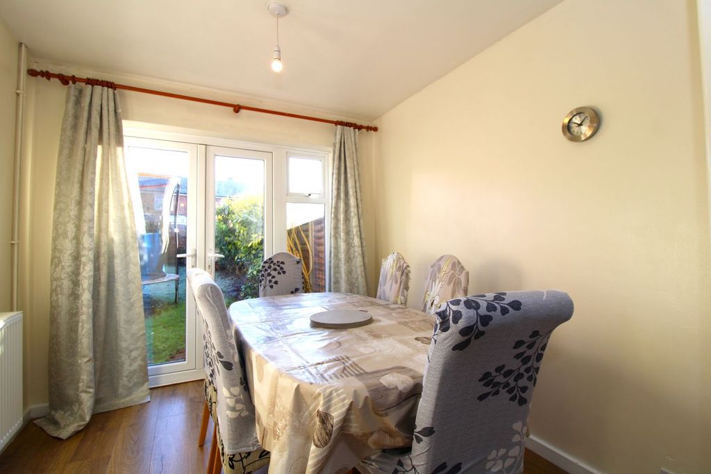 Property photo 3 of 10 Dining Room