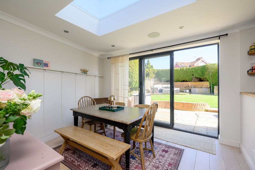 Property photo 2 of 25