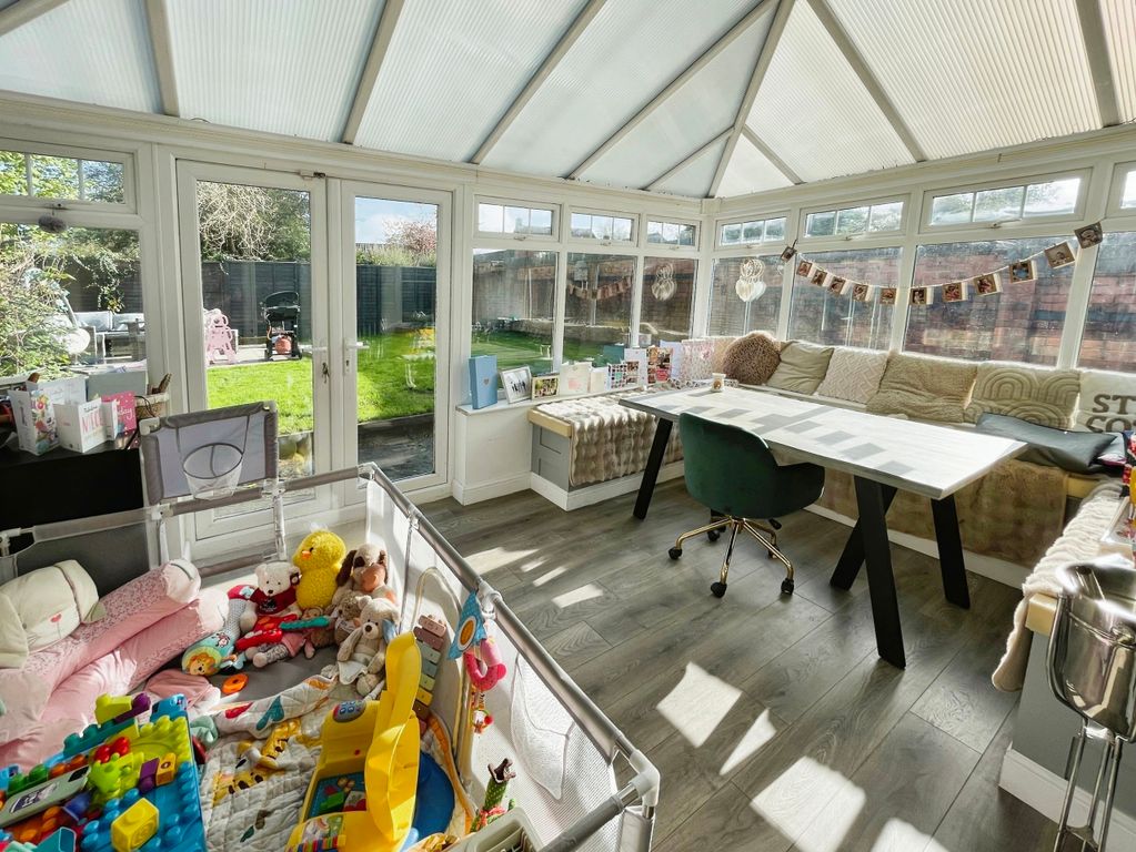 Property photo 3 of 23 Conservatory