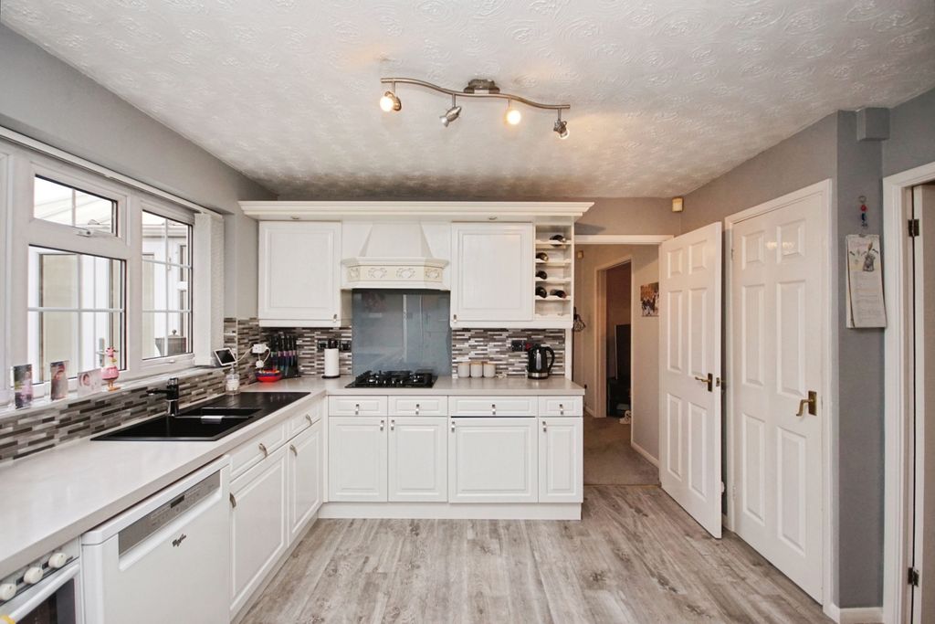 Property photo 2 of 17 Photo