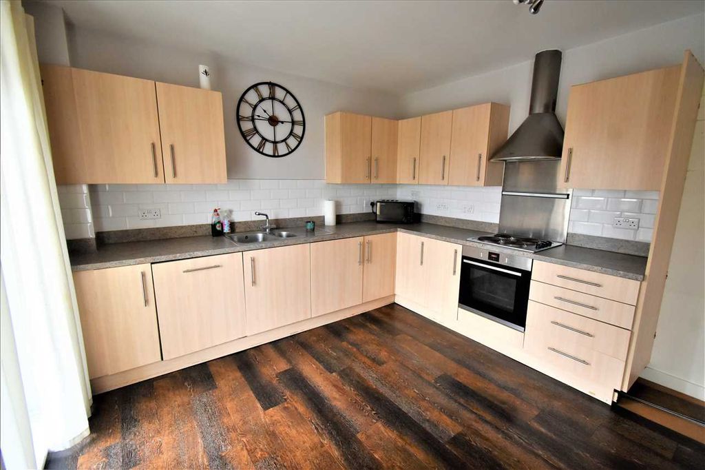 Property photo 3 of 12 Kitchen