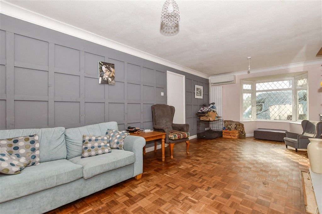 Property photo 2 of 22 Lounge