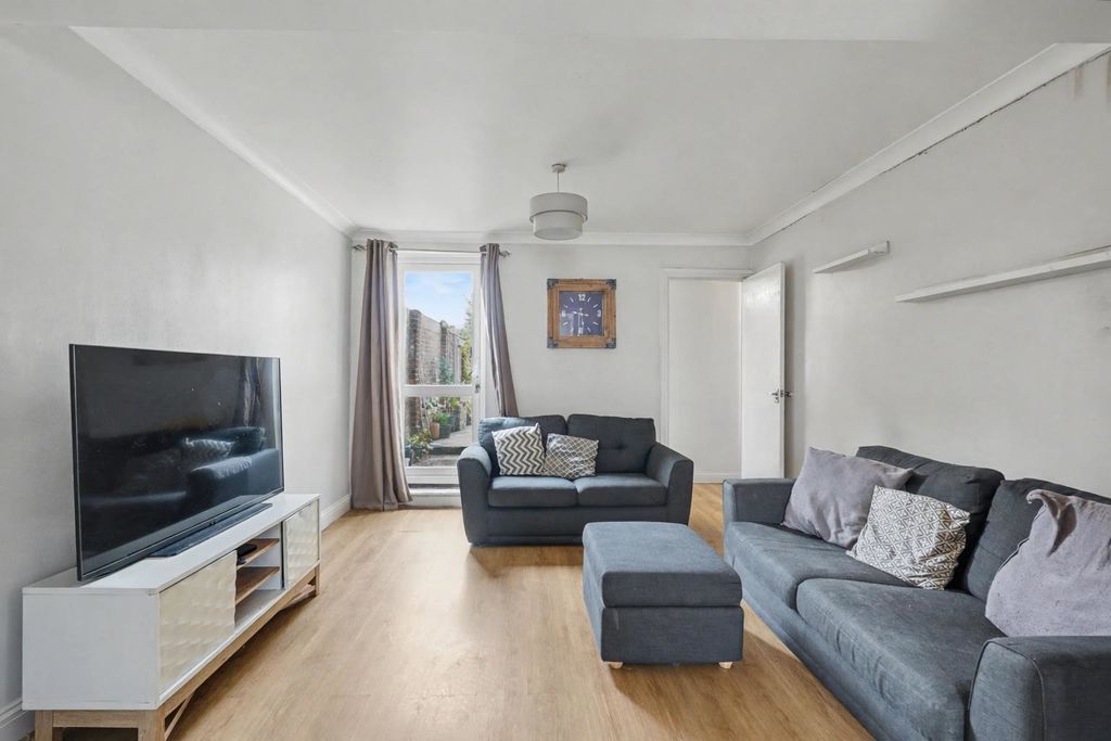 Property photo 3 of 10 Photo 3