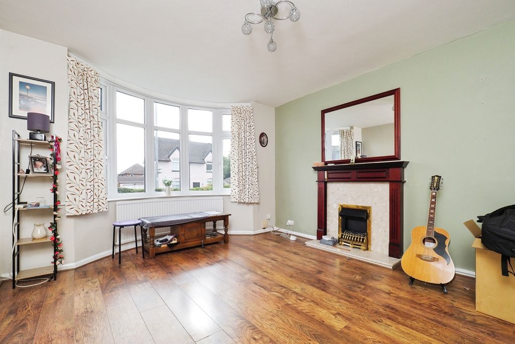 Property photo 3 of 17 Dining Room