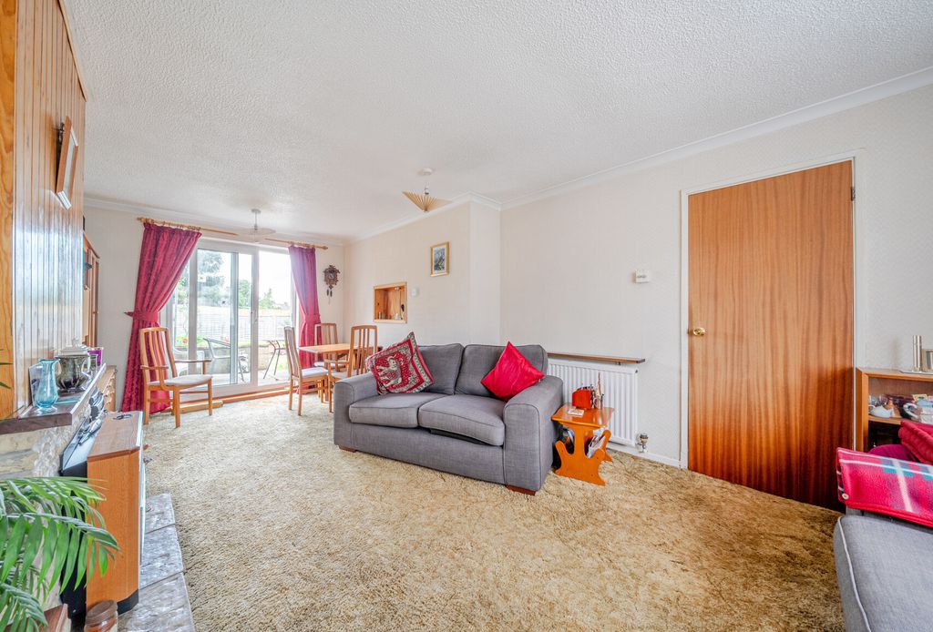 Property photo 3 of 23 1329904-3-688A04c...