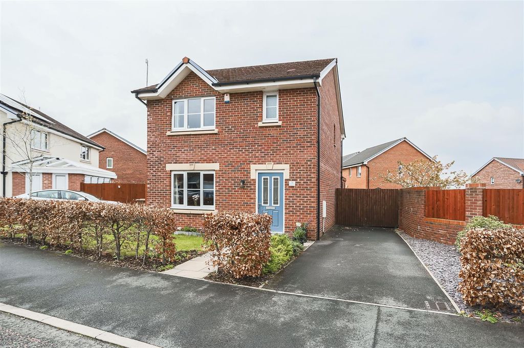 Property photo 3 of 33