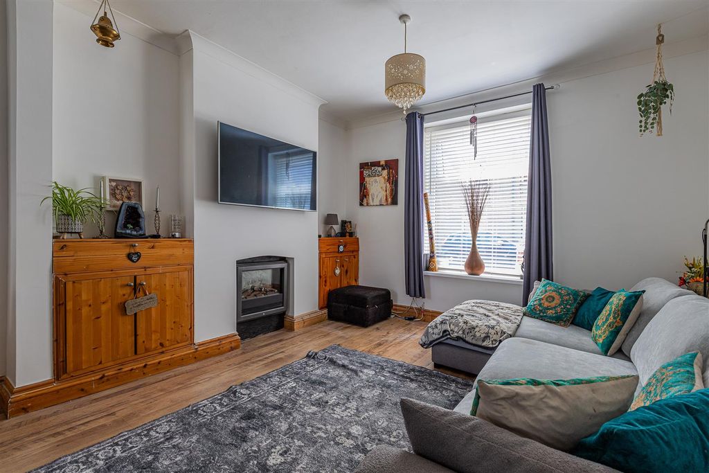 Property photo 2 of 18 Ordell Street 49-15.Jpg