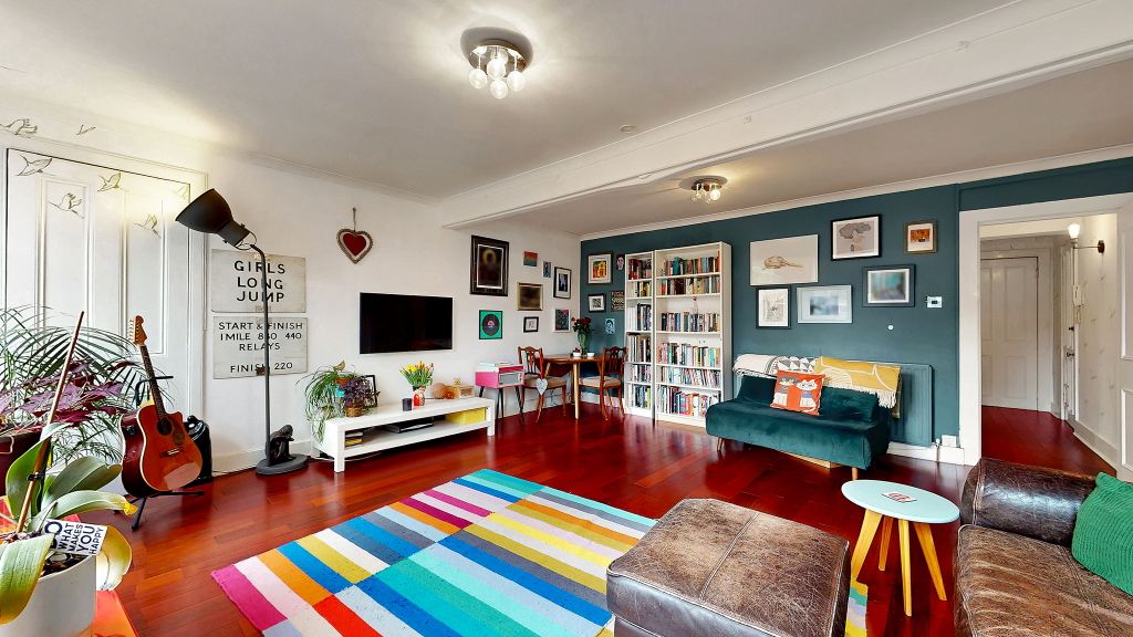 Property photo 3 of 20 37-Web-Or-Mls-7 Dundonald Road Basement Flat_32 -