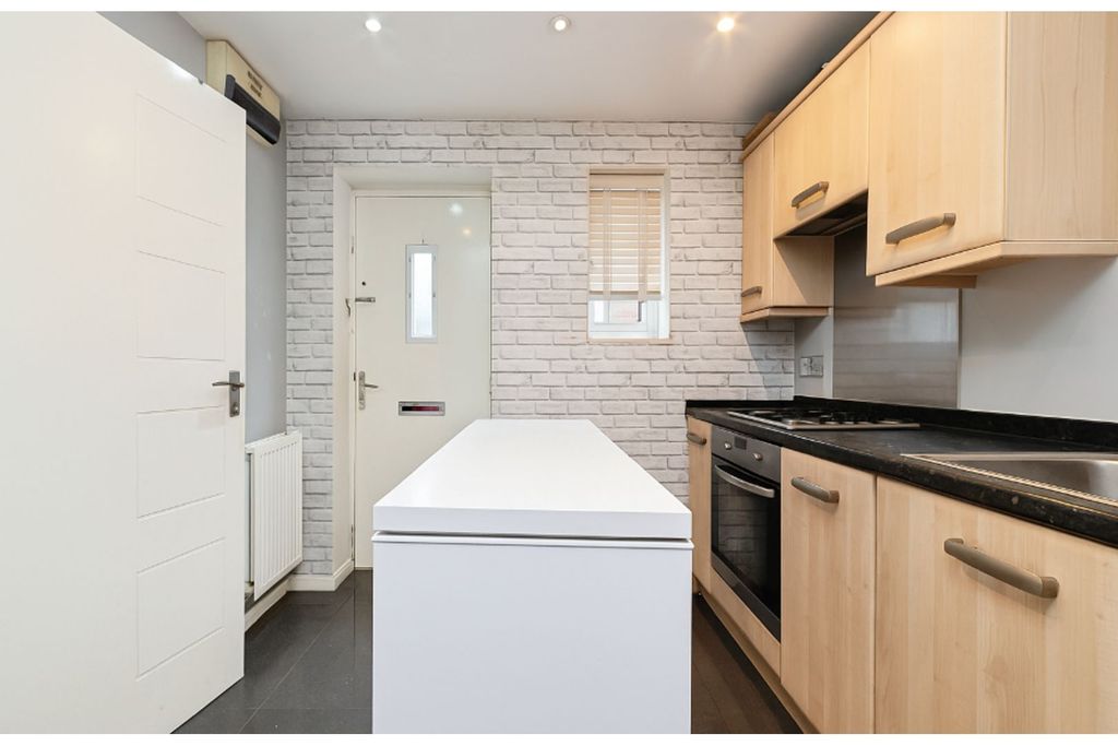 Property photo 1 of 4 Kitchen