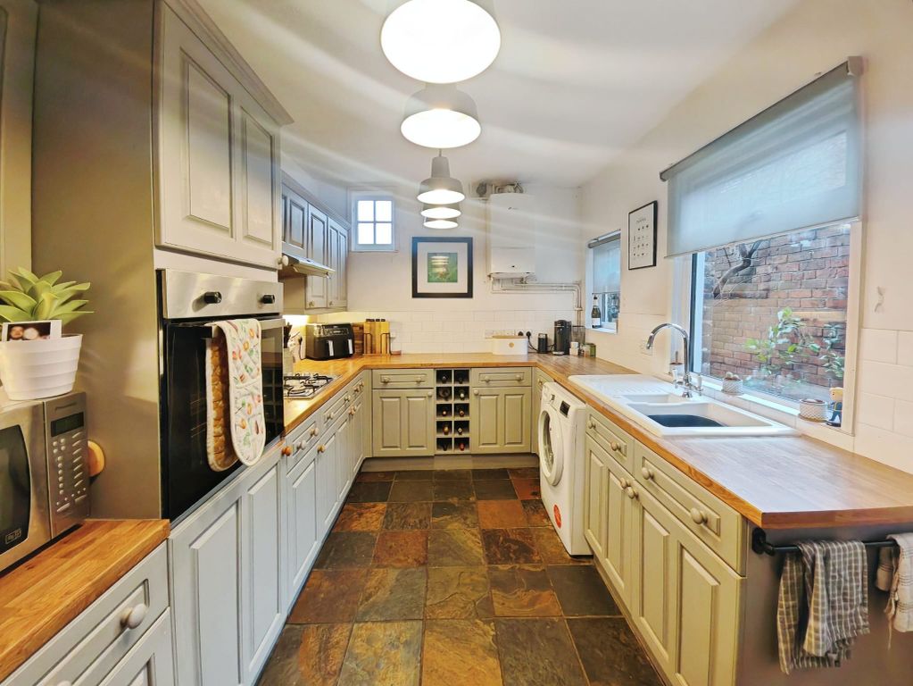 Property photo 2 of 29 Kitchen