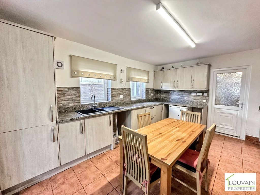 Property photo 3 of 23