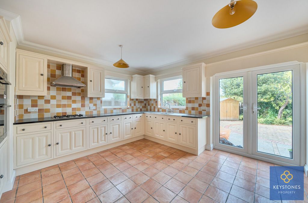 Property photo 3 of 21