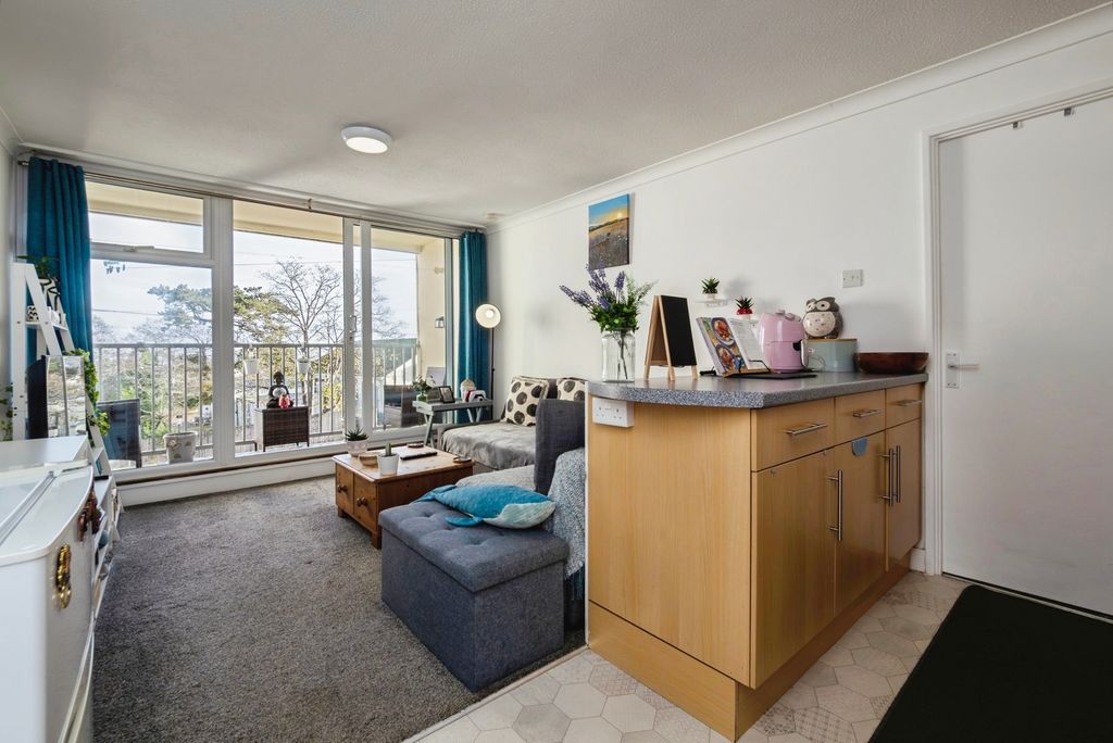 Property photo 2 of 15 Photo