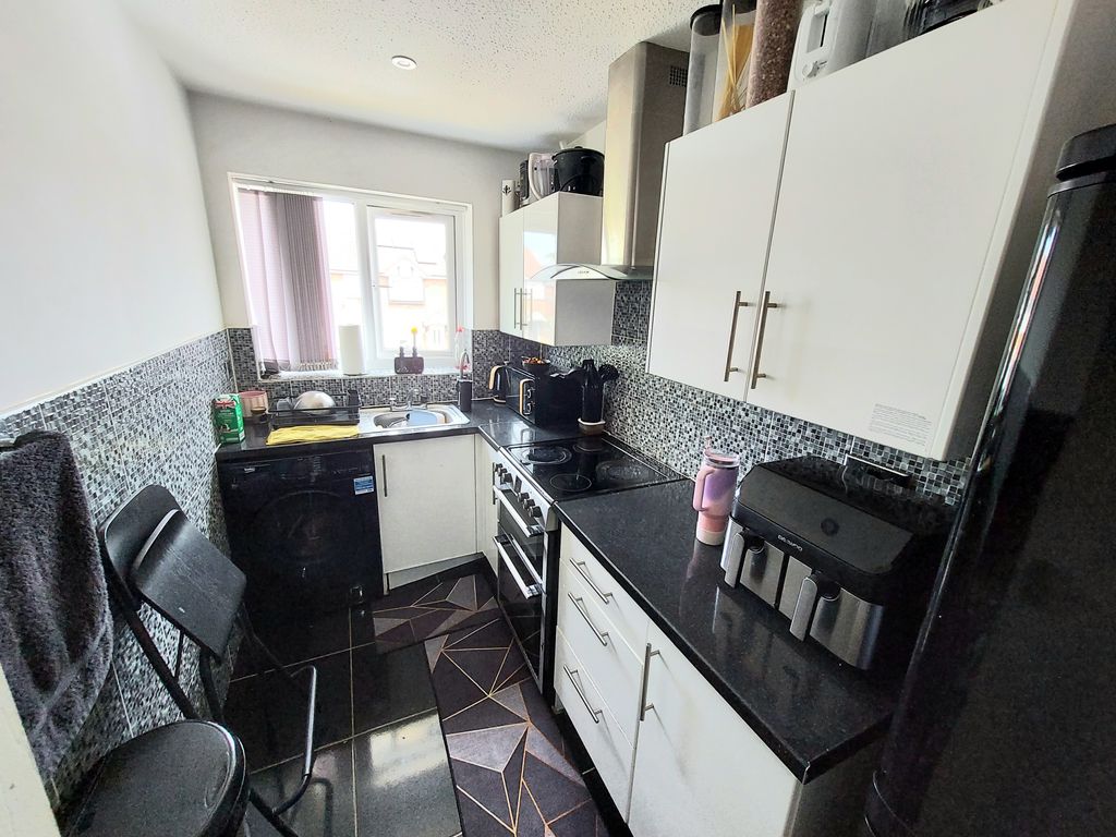 Property photo 3 of 5 Kitchen