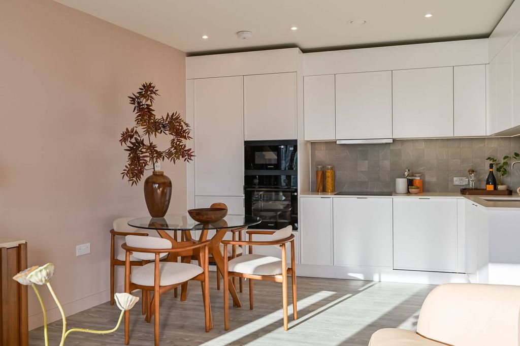 Property photo 3 of 48