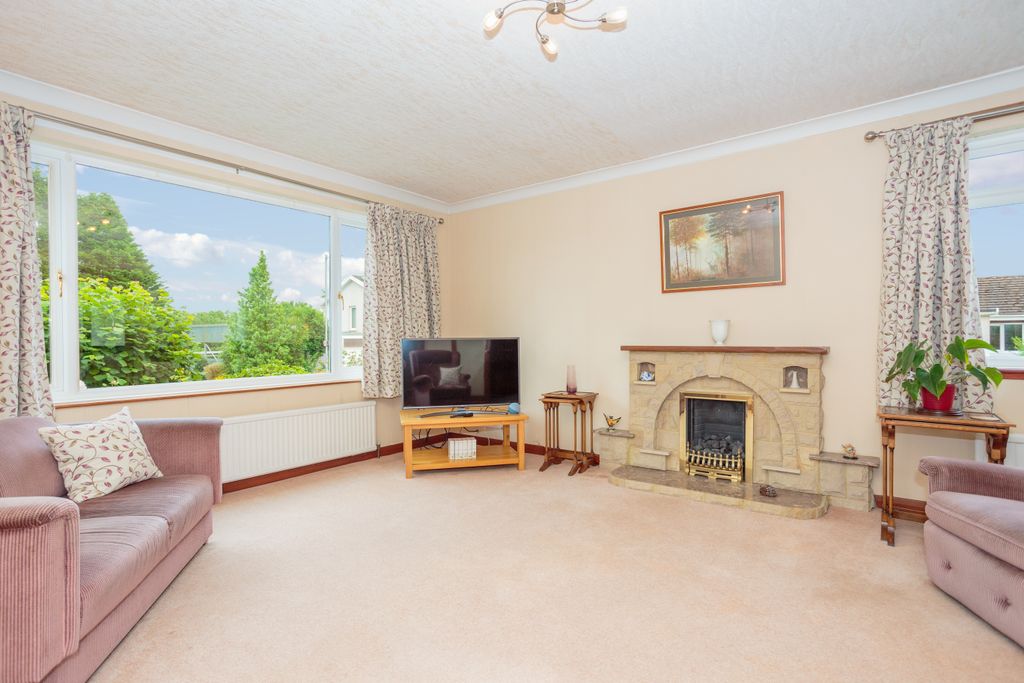 Property photo 2 of 48 Living Room