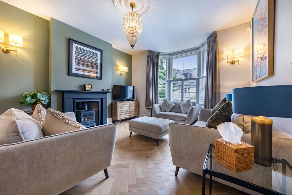 Property photo 2 of 32