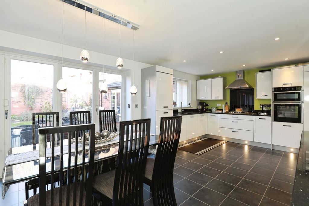 Property photo 3 of 33 Pbox-Img.Jpg