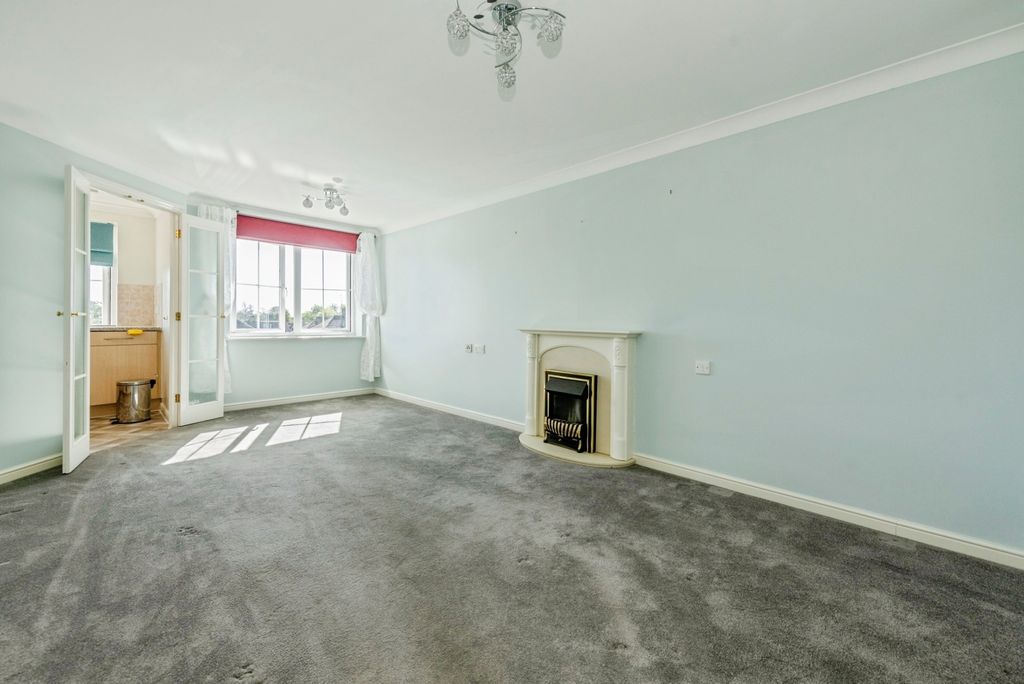 Property photo 1 of 13 Lounge