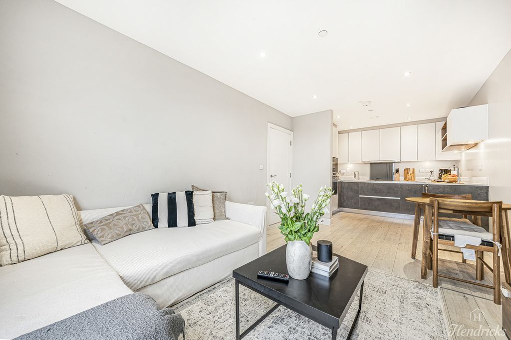 Property photo 3 of 31