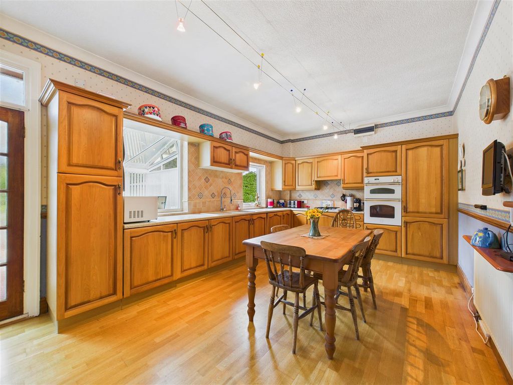 Property photo 3 of 23 Dining Kitchen