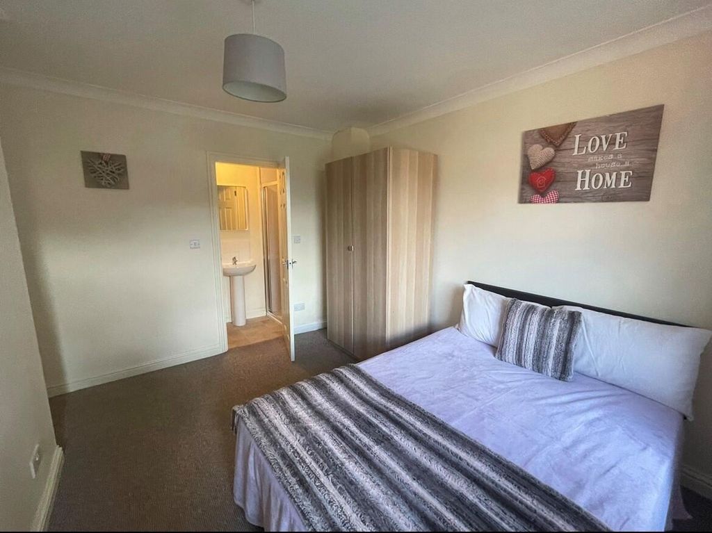 Property photo 2 of 5 Bedroom