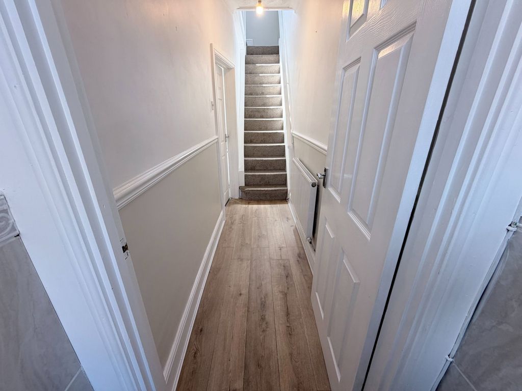 Property photo 2 of 29