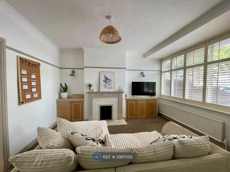 Property photo 3 of 17 Living Room