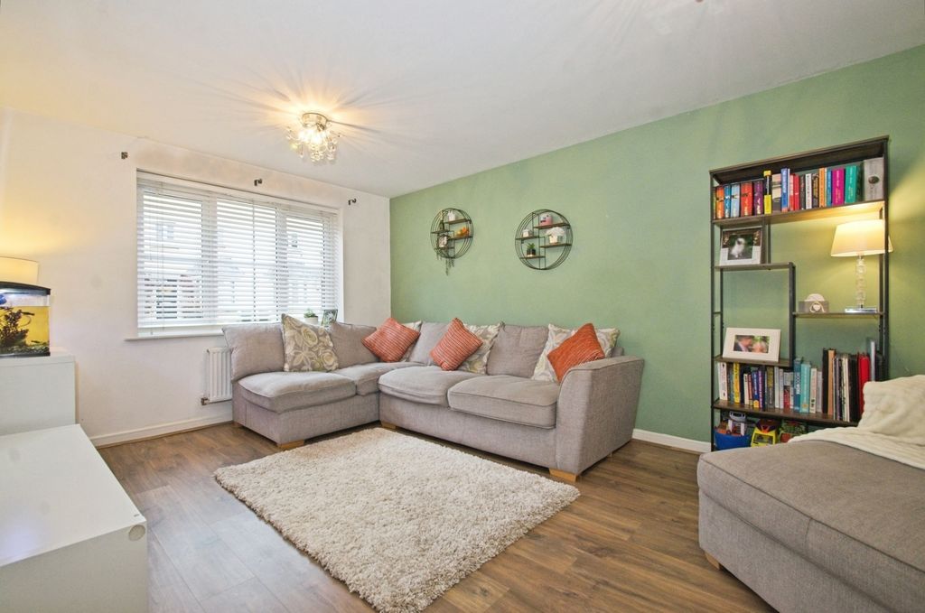 Property photo 2 of 19 Lounge