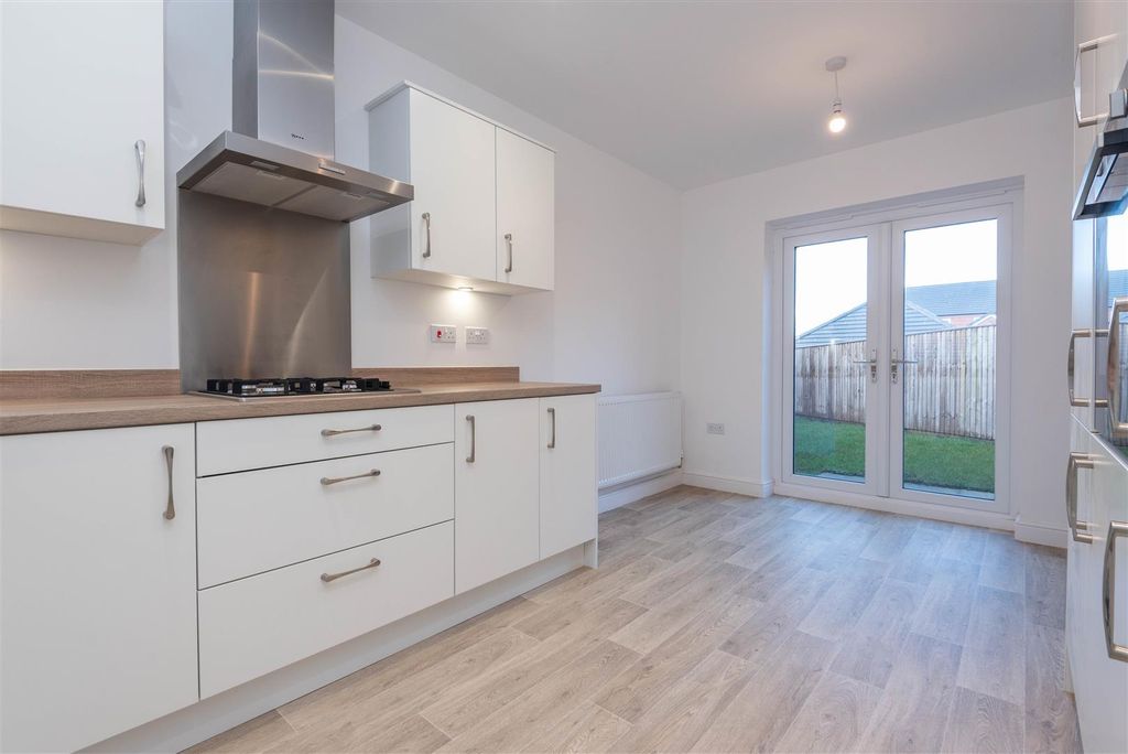 Property photo 2 of 19 Kitchen