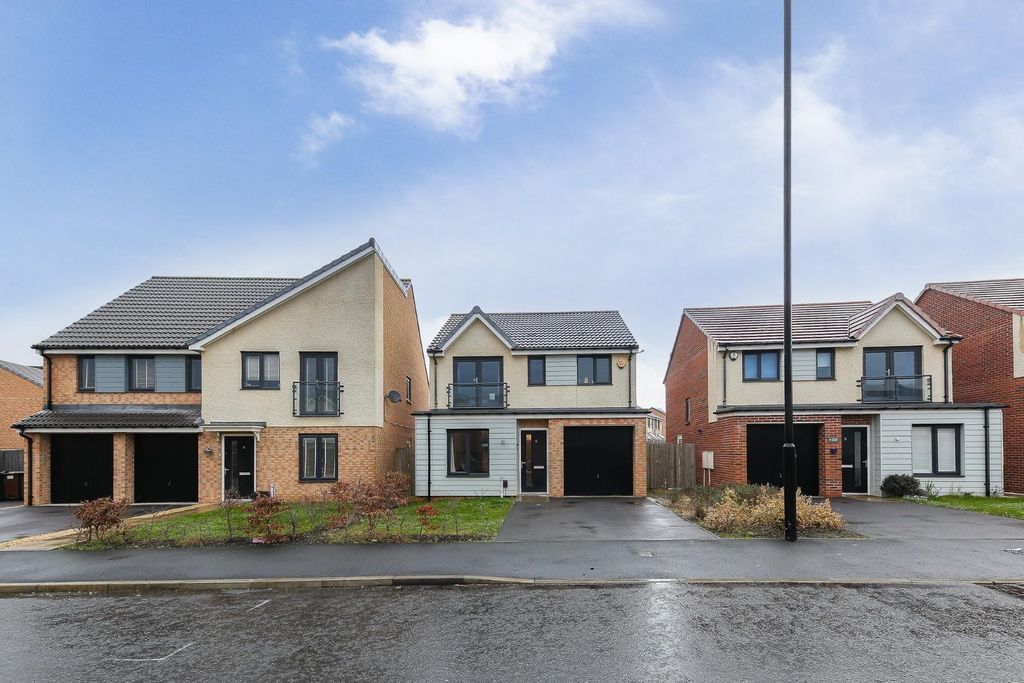 Property photo 1 of 16 External