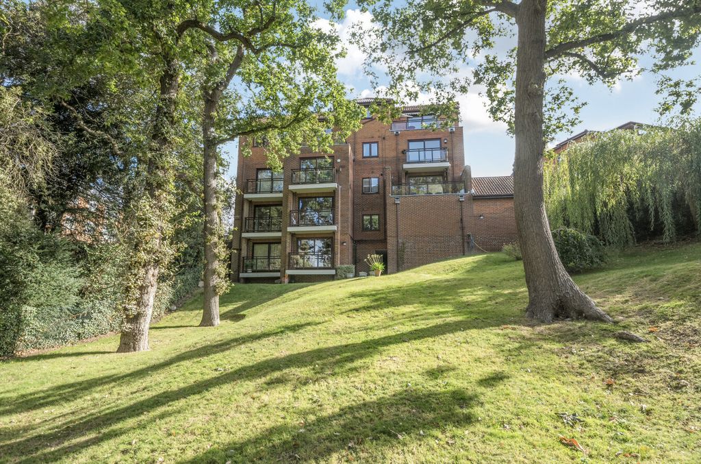 Property photo 1 of 13 1353197-18-68c1B3...