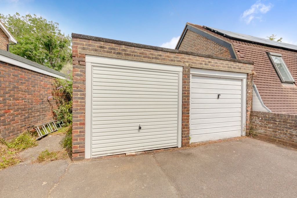 Property photo 2 of 21