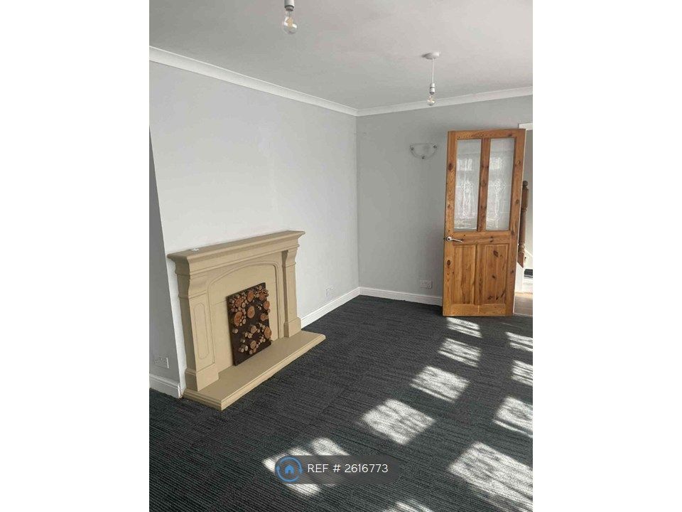 Property photo 2 of 17 Living Room