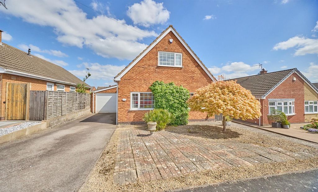 Property photo 1 of 13 De La Bere Crescent_12.Jpg