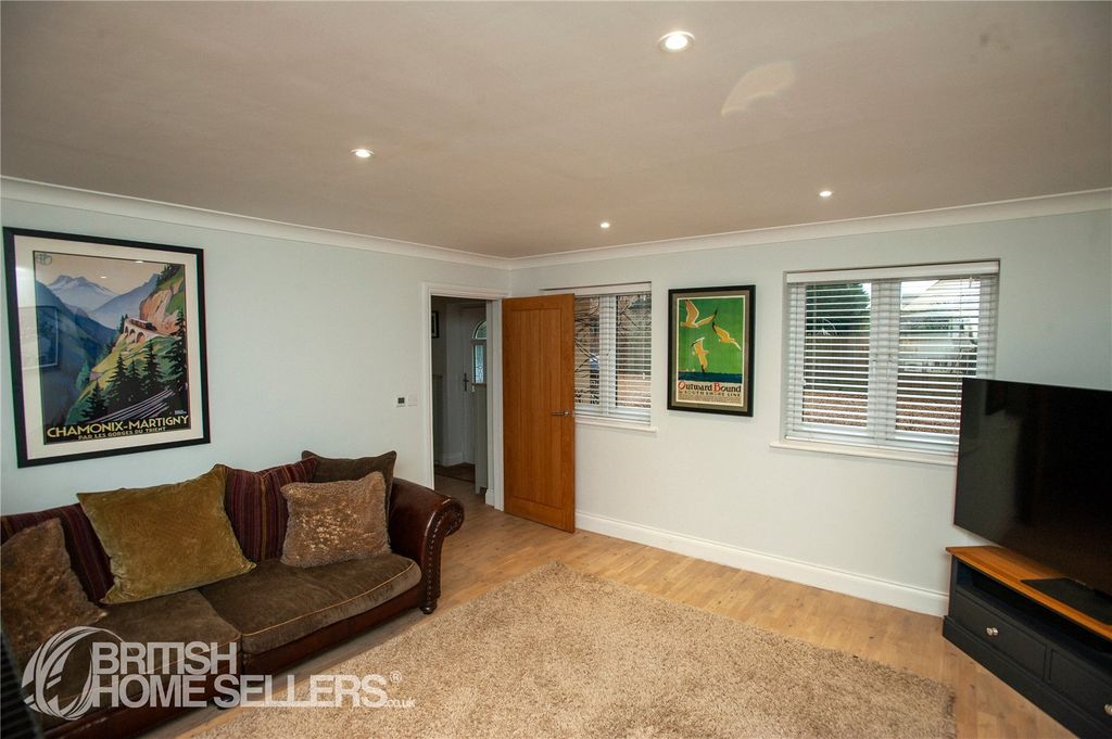 Property photo 3 of 34 Picture No. 06