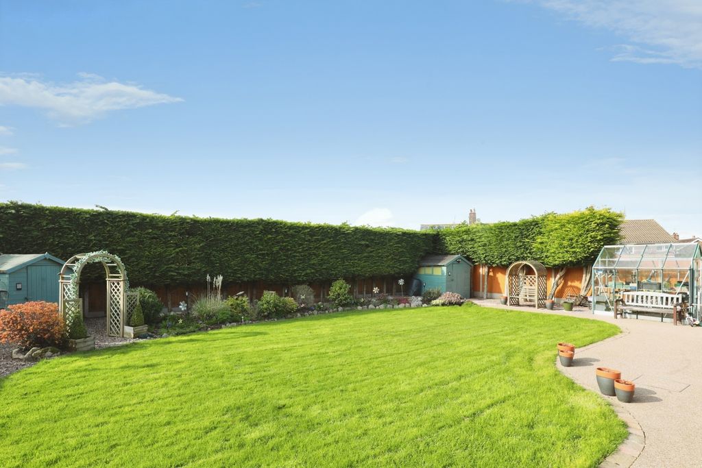 Property photo 3 of 20 Garden