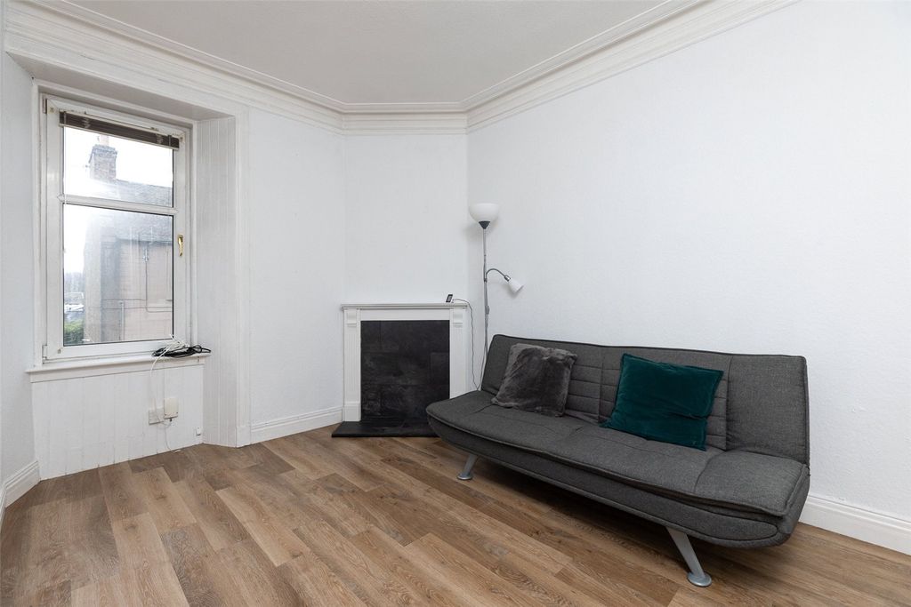 Property photo 2 of 11 Living Room