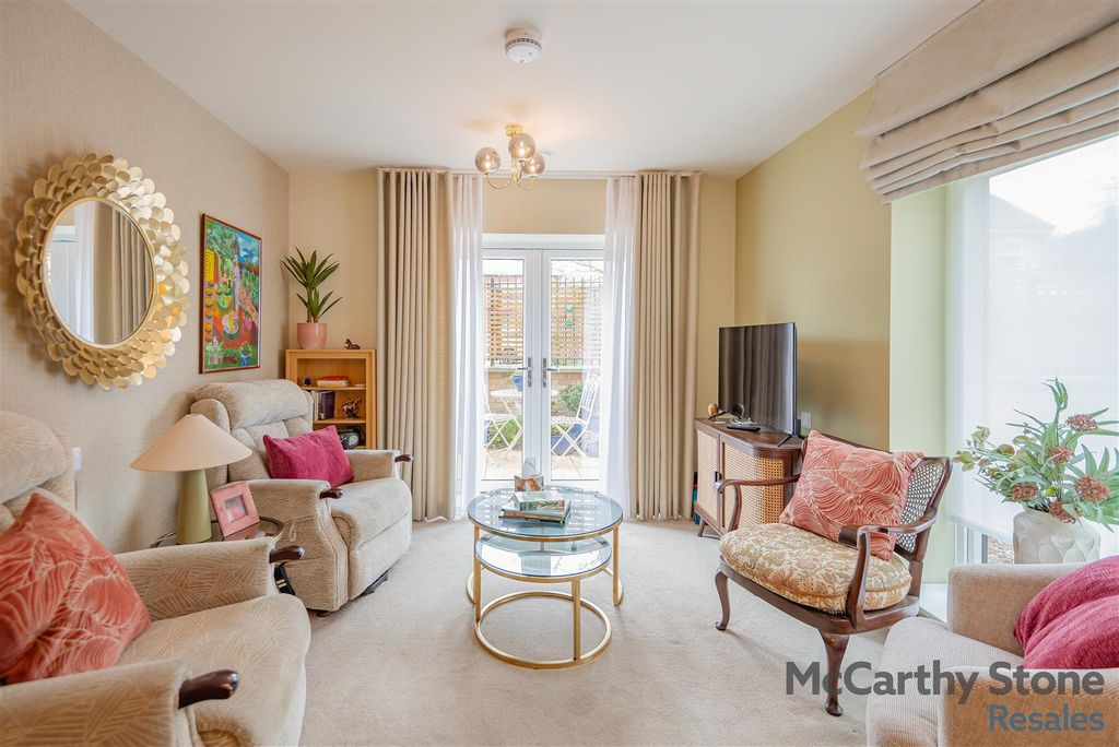 Property photo 2 of 21 8686781-Interior01.Jpg