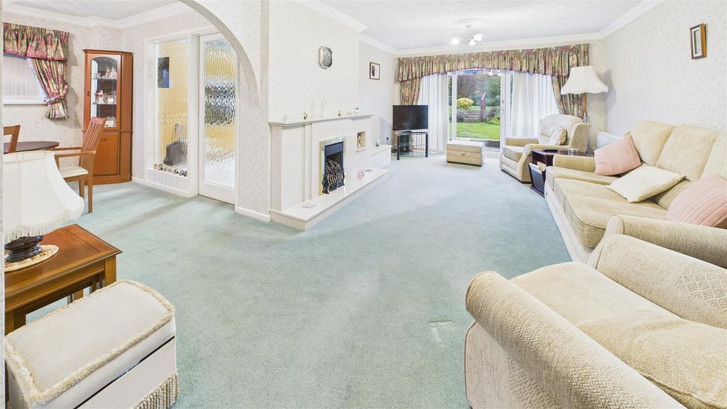 Property photo 2 of 15 Lounge Diner.Jpg