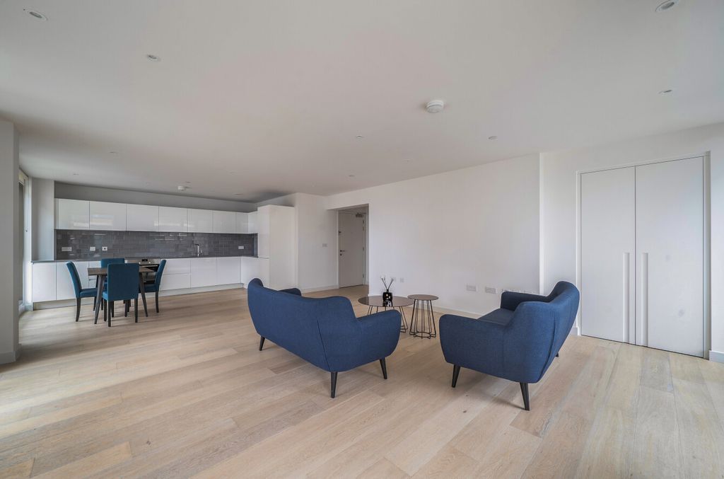 Property photo 3 of 22 1424505-16-69Cbcf...