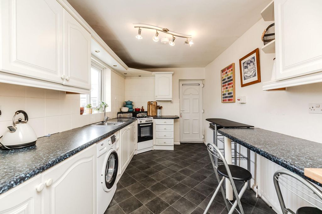 Property photo 2 of 19 Kitchen