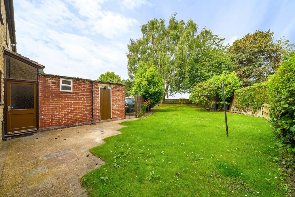 Property photo 2 of 21
